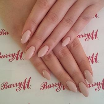 BARRY M POP-UP NAIL BAR IN LONDON - MOBILE MANICURIST - NAIL TECHNICIAN - MOBILE NAILS LONDON - NAILS BY METS