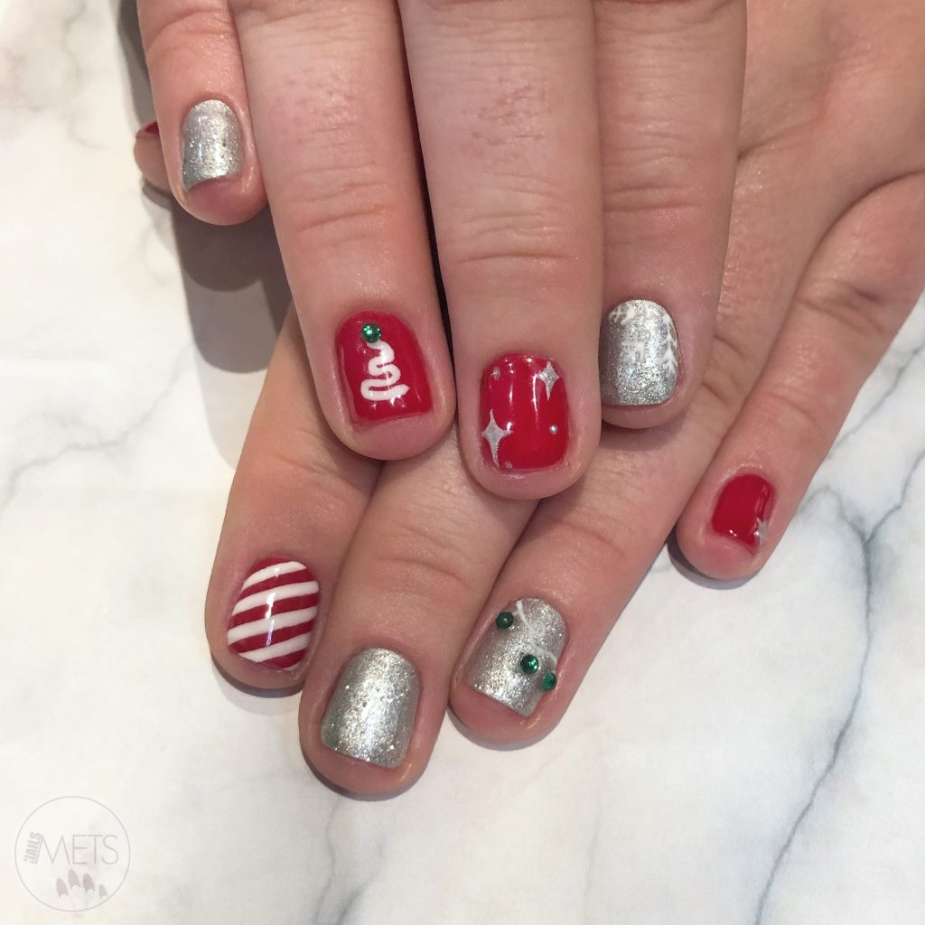 Christmas nail art: 30 minutes or more to be ready! - MERCI